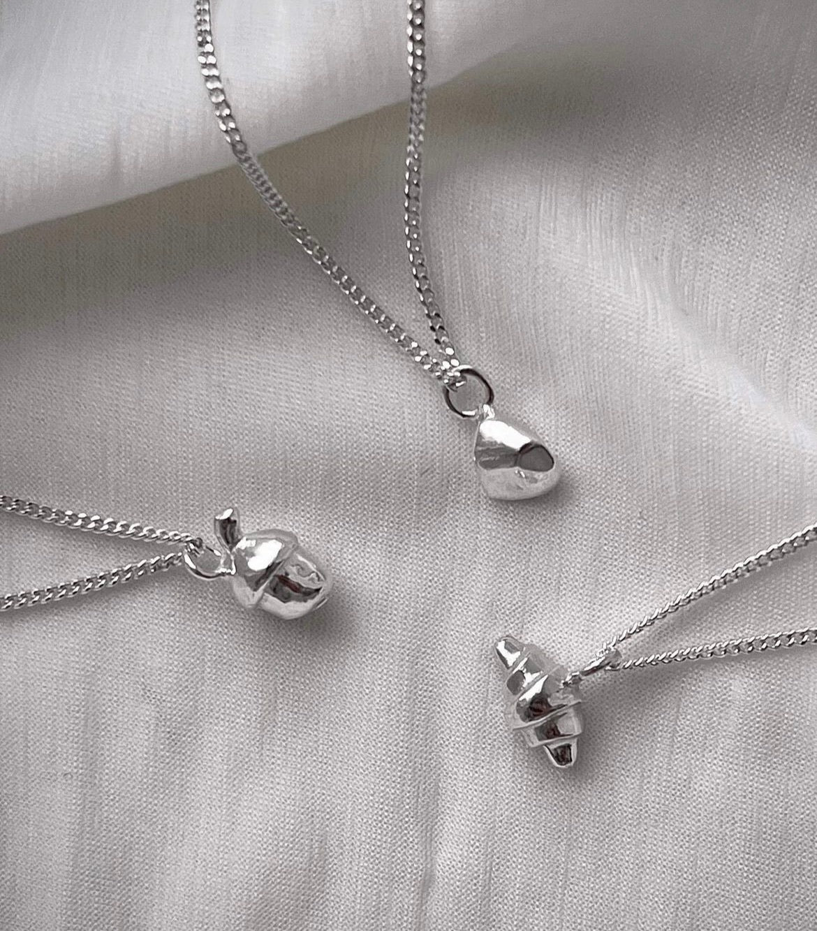 SILVER LUCKY STONE NECKLACE
