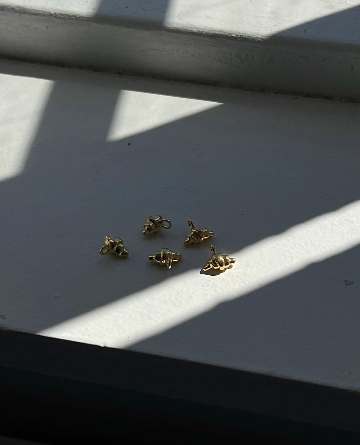 GOLD CROISSANT NECKLACE